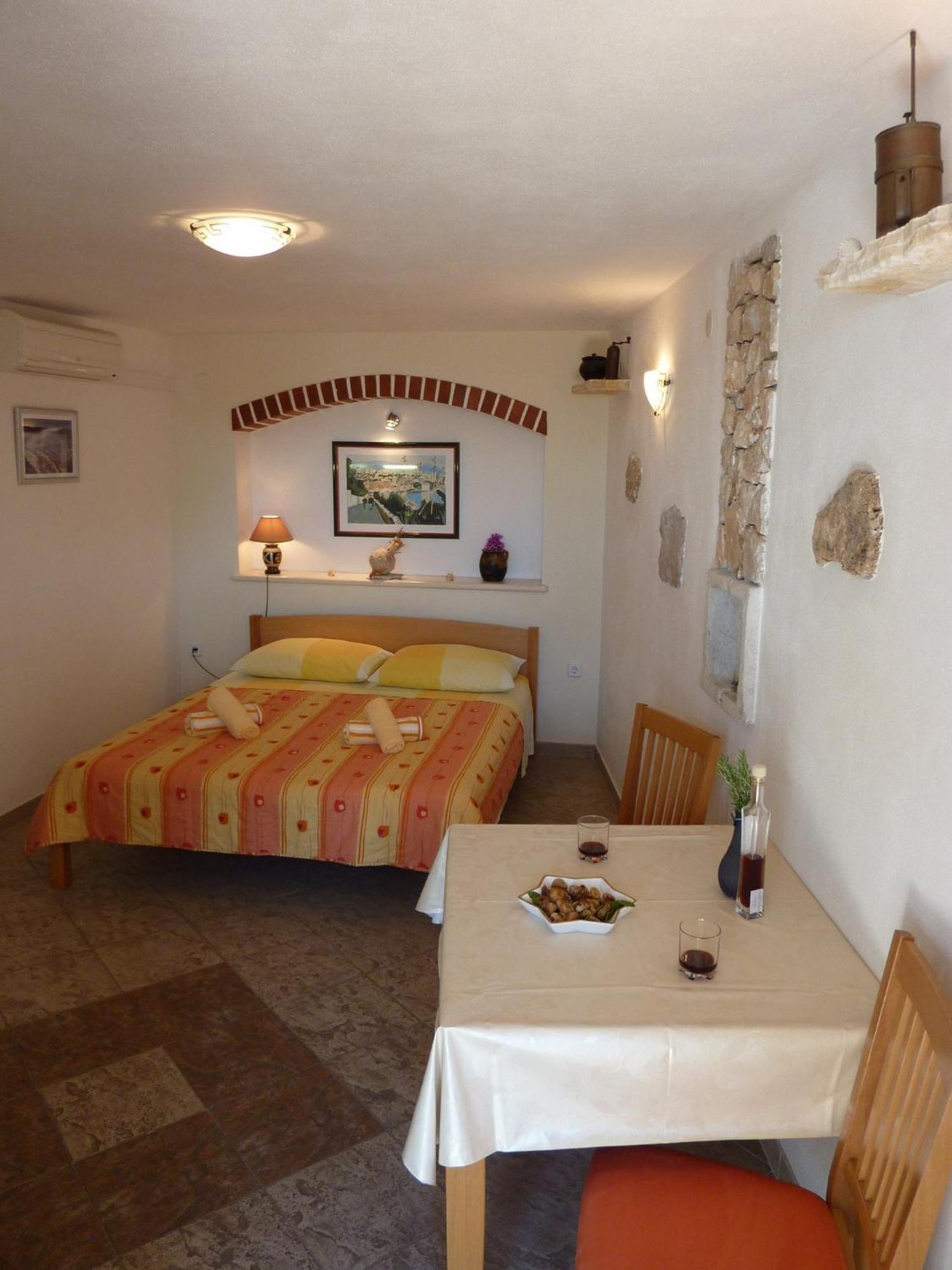 Paradise Stone Apartments Bol Zimmer foto